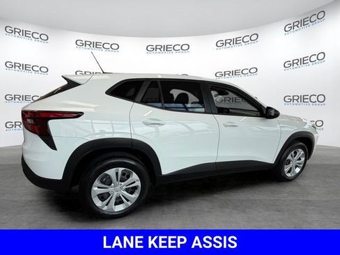 Certified 2024 Chevrolet Trax LS FWD image 8