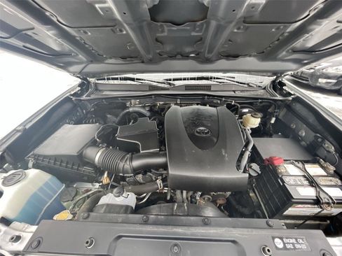 Used 2017 Toyota Tacoma SR5 image 11