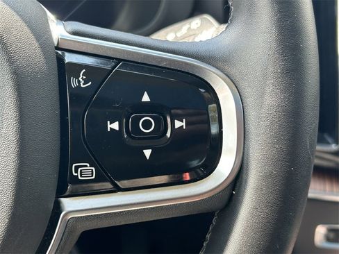 Used 2024 Volvo XC60 B5 Plus image 35