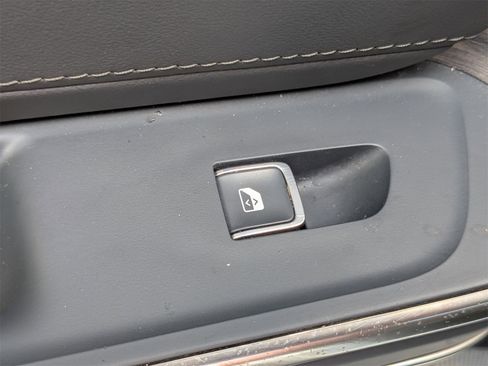 Used 2022 Rivian R1T Adventure image 28