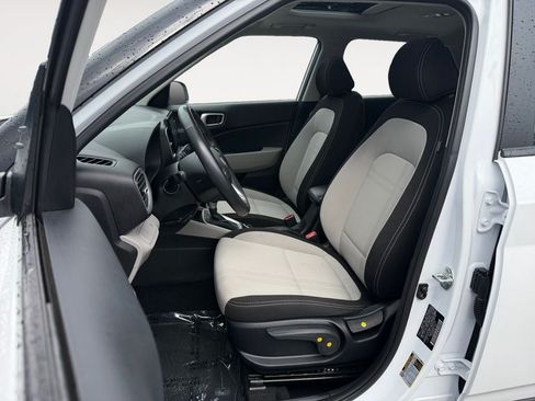 Used 2025 Hyundai Venue SEL FWD image 6