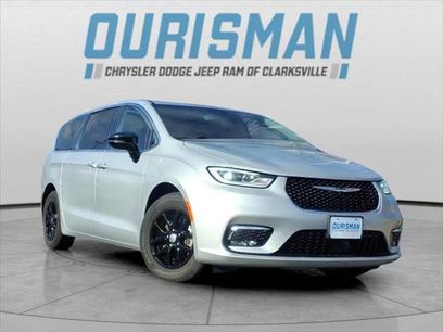 Certified 2024 Chrysler Pacifica Touring-L