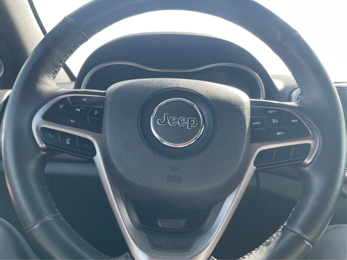 Used 2018 Jeep Grand Cherokee Altitude AWD/4WD image 17