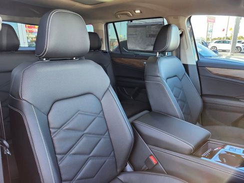 New 2026 Volkswagen Atlas SE image 18