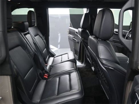 Used 2025 Ford Bronco Badlands image 14
