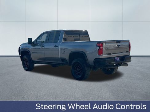 Used 2024 Chevrolet Silverado 2500 ZR2 w/ Technology Package image 11