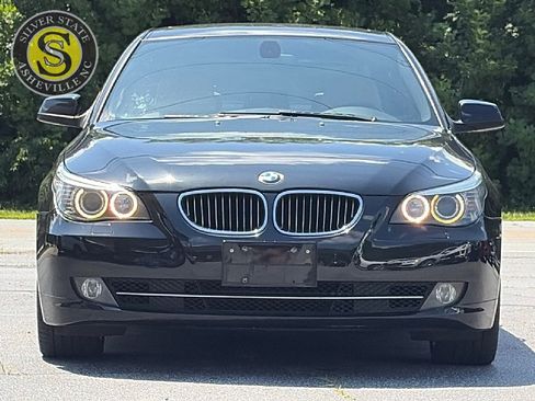 Used 2010 BMW 528i Sedan w/ Sport Pkg RWD image 2