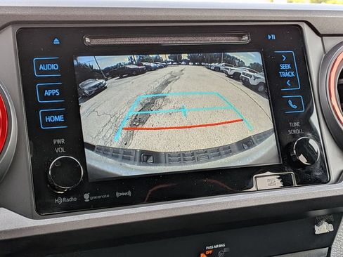 Used 2019 Toyota Tacoma TRD Sport AWD/4WD image 6