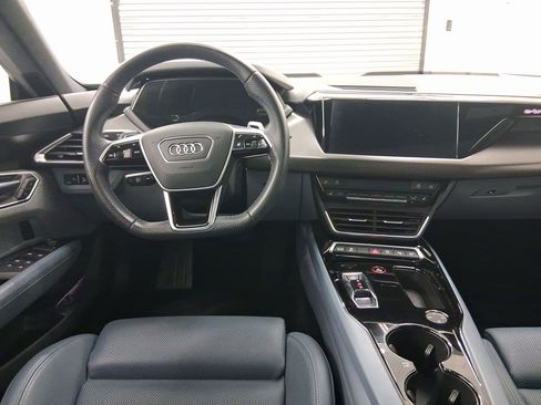 Used 2022 Audi e-tron GT Prestige image 4