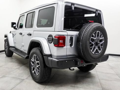 Used 2024 Jeep Wrangler Unlimited Sahara w/ Technology Group AWD/4WD image 11