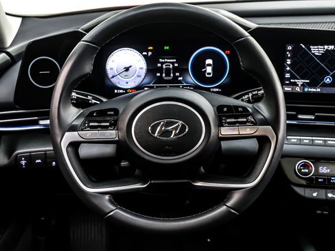 Used 2023 Hyundai Elantra Limited image 18