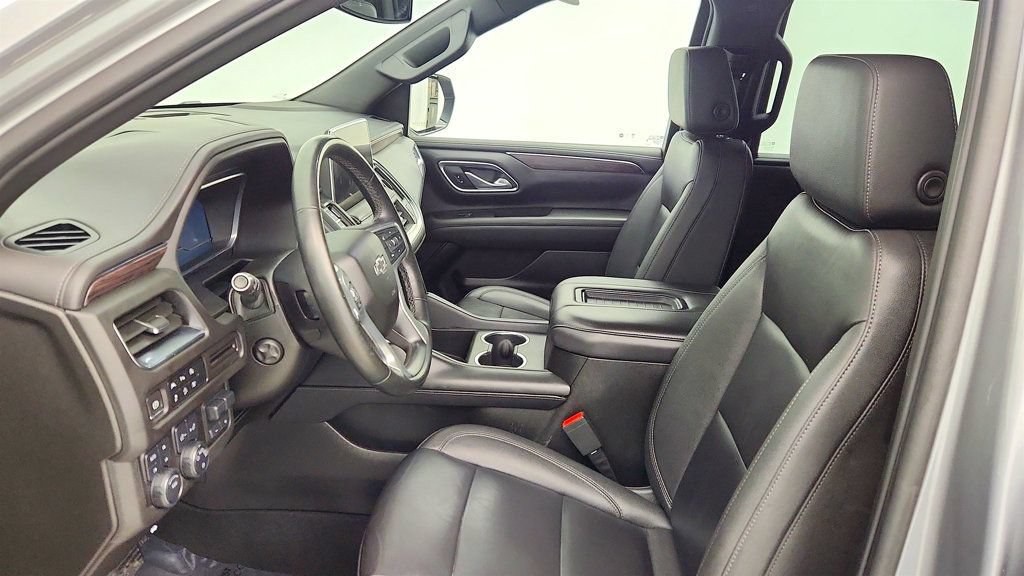 Used 2023 Chevrolet Tahoe Z71 w/ Luxury Package AWD/4WD image 21