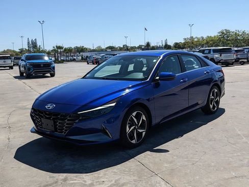 Used 2023 Hyundai Elantra Limited w/ Cargo Package image 4