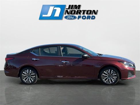 Used 2025 Nissan Altima 2.5 SV image 2