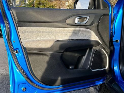 Used 2024 Jeep Compass Latitude image 40