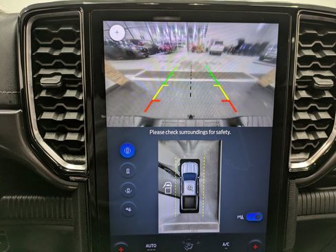 Used 2025 Ford Ranger Lariat w/ Trailer Tow Package image 12