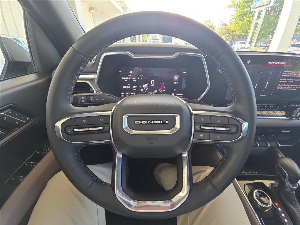 Used 2025 GMC Canyon Denali AWD/4WD image 11