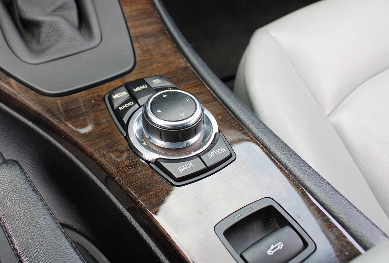 Used 2013 BMW 335i Convertible RWD image 30