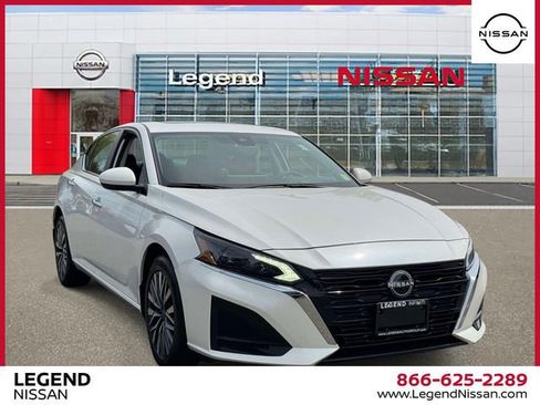 Used 2024 Nissan Altima 2.5 SV w/ SV Premium Package AWD/4WD image 1