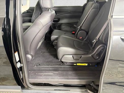 Used 2025 Kia Carnival SX w/ SX Dark Edition Package FWD image 22