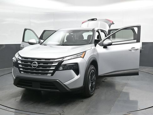 Used 2024 Nissan Rogue SV FWD image 48