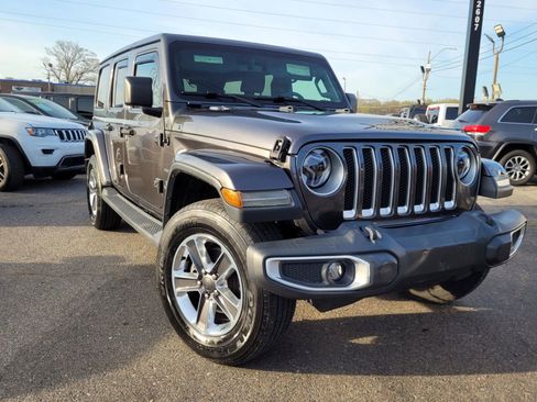 Used 2018 Jeep Wrangler Unlimited Sahara AWD/4WD image 19