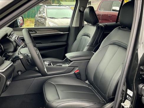 New 2024 Jeep Grand Cherokee Limited w/ Luxury Tech Group II image 9