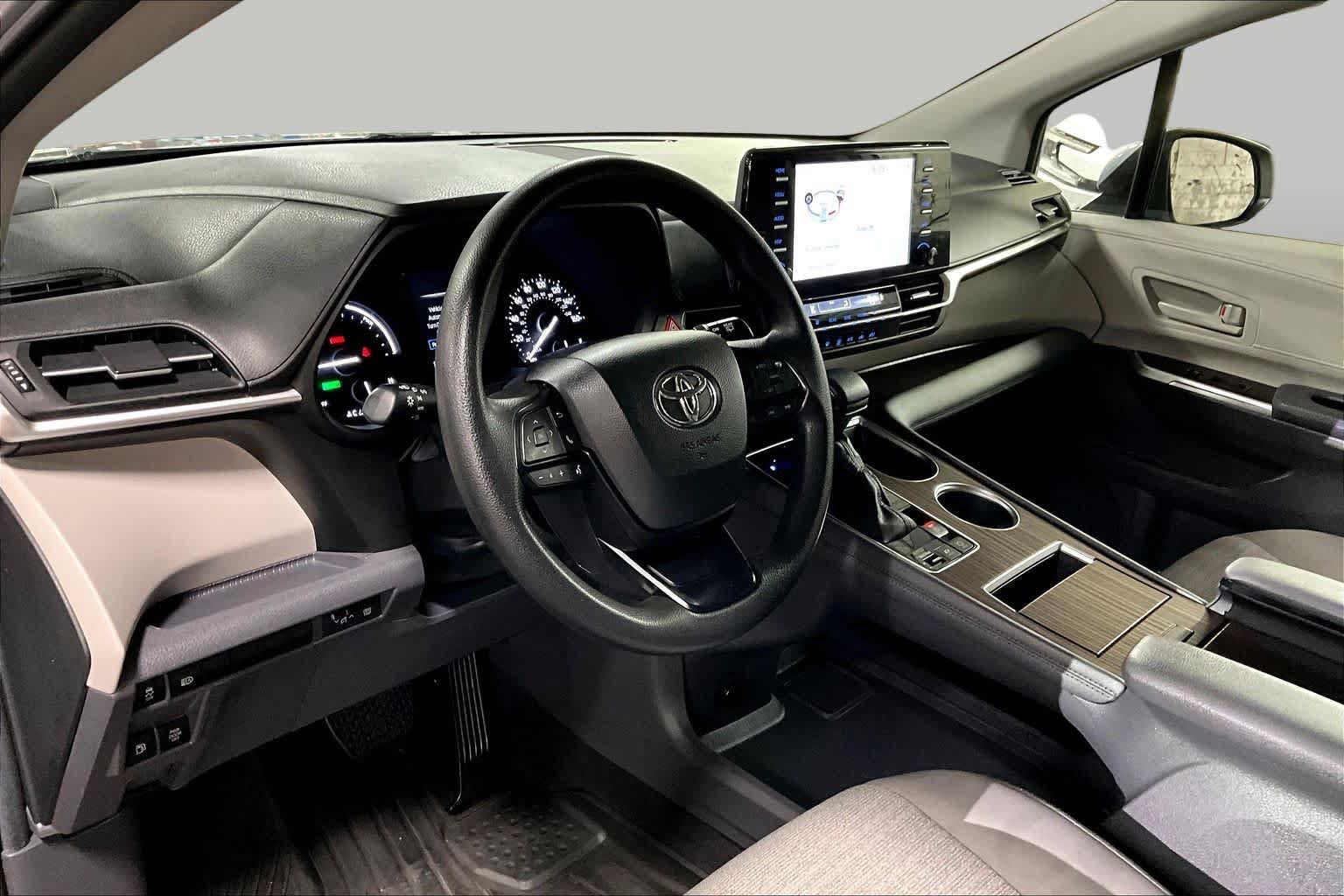 Certified 2024 Toyota Sienna LE FWD image 16