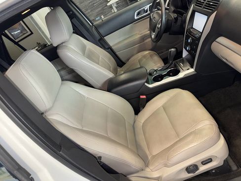 Used 2015 Ford Explorer XLT w/ Equipment Group 202A AWD/4WD image 26
