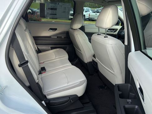New 2026 Nissan Pathfinder SL FWD image 12