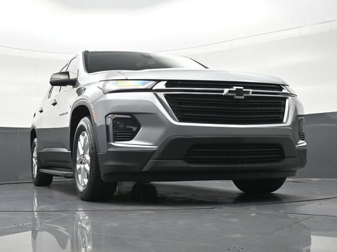 Used 2023 Chevrolet Traverse LS FWD image 34