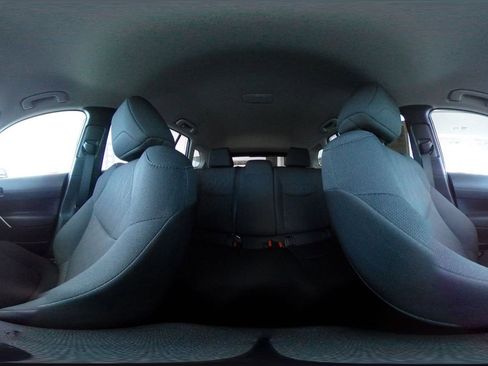 Used 2025 Toyota Corolla Cross LE image 42