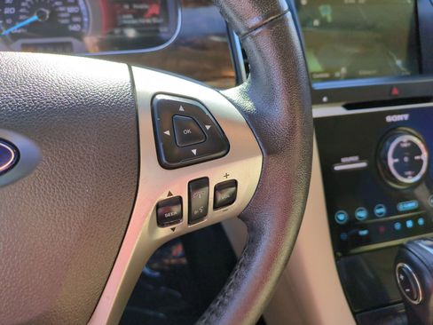 Used 2018 Ford Taurus Limited image 19