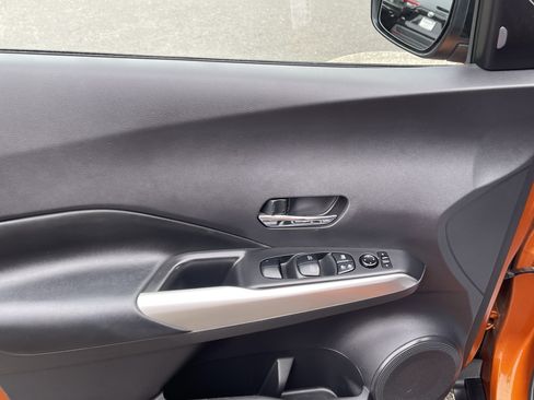 Used 2020 Nissan Kicks SR w/ SR Premium Package FWD image 17