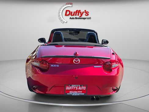 Used 2021 MAZDA MX-5 Miata Club RWD image 38