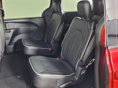 New 2026 Chrysler Pacifica Limited w/ S Appearance Package image 29