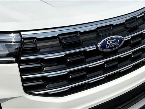 Used 2025 Ford Explorer Active w/ Active Comfort Package AWD/4WD image 34