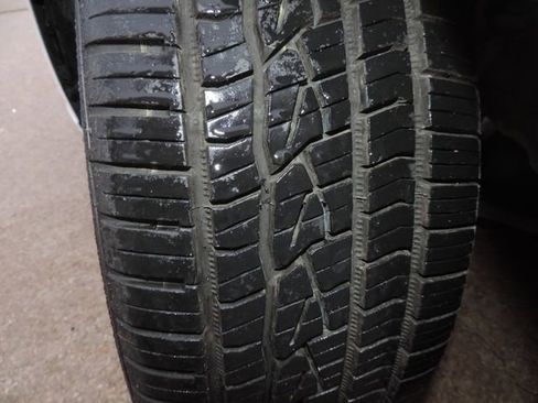 Used 2021 Hyundai Elantra Limited image 13