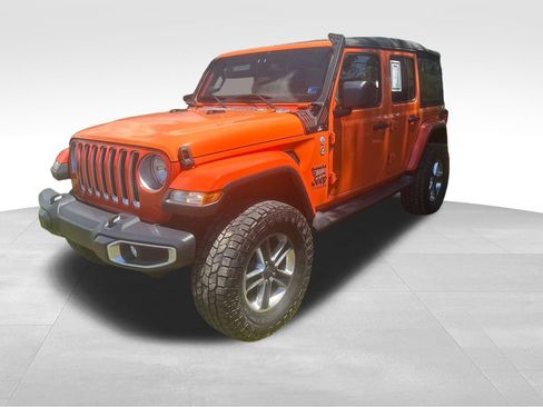 Used 2018 Jeep Wrangler Unlimited Sahara AWD/4WD image 2