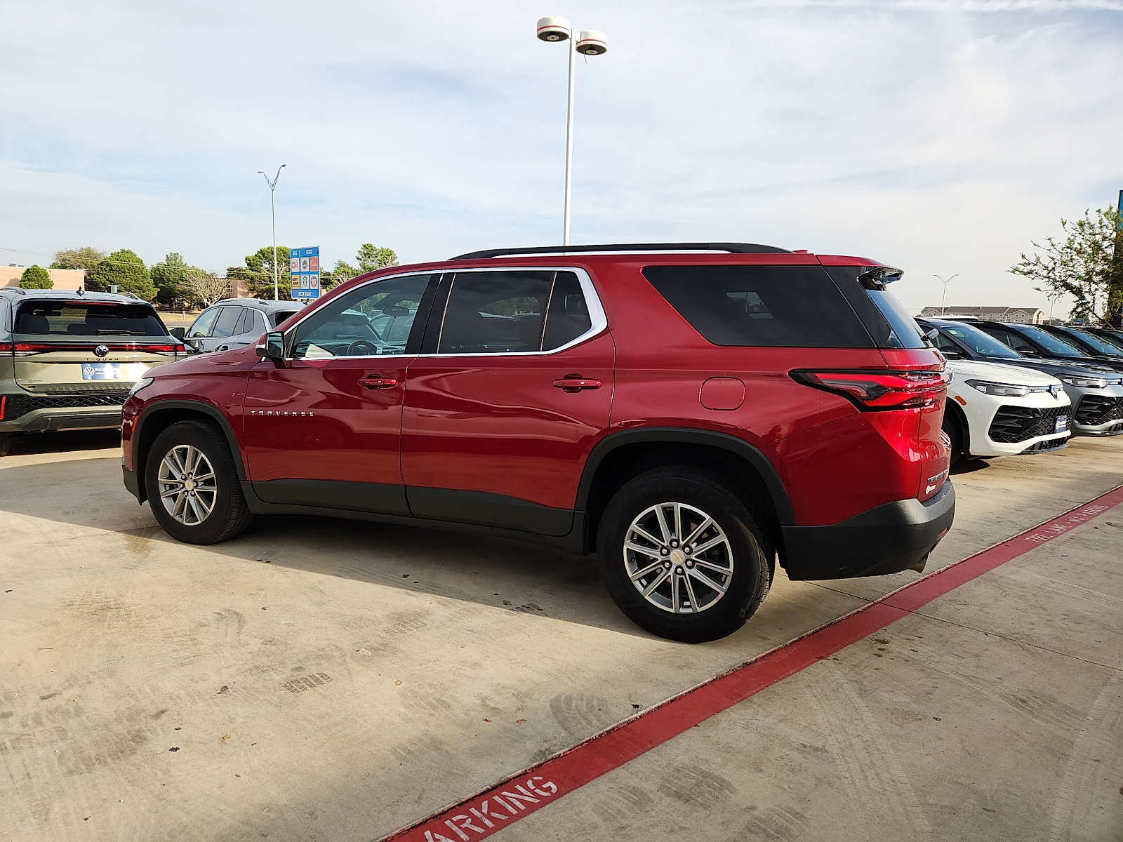 Used 2023 Chevrolet Traverse LT AWD/4WD image 3
