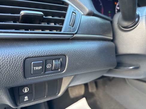 Used 2018 Honda Accord LX image 9