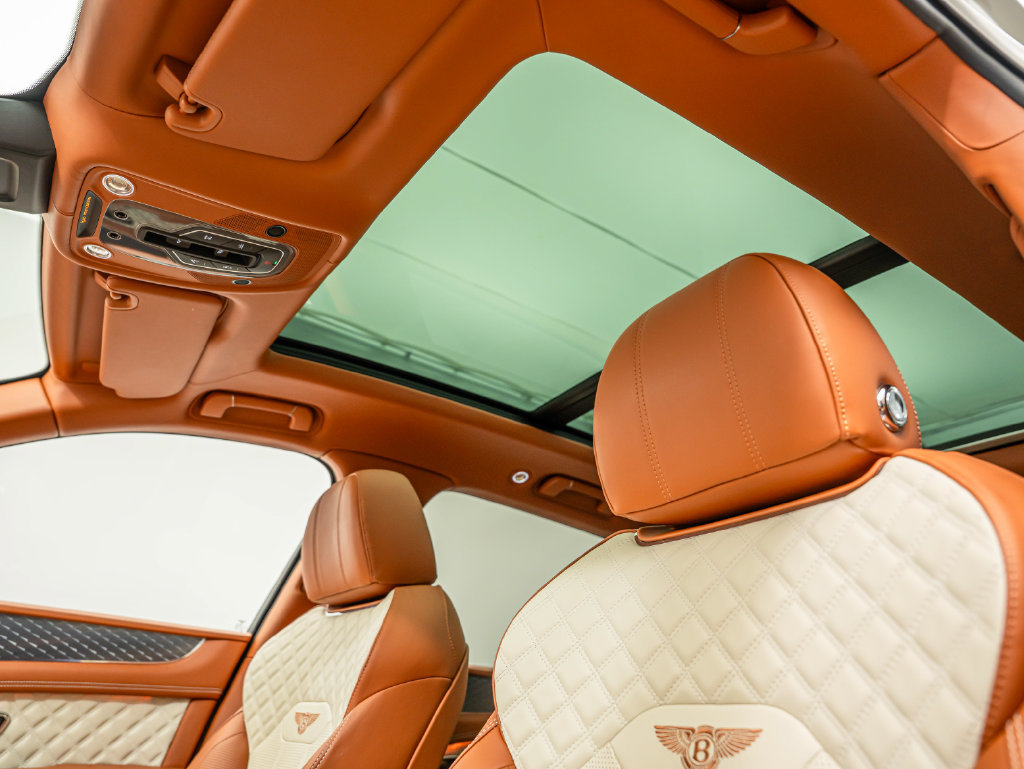 Used 2022 Bentley Bentayga AWD/4WD image 52