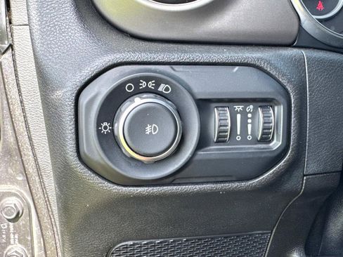 Used 2018 Jeep Wrangler Sport image 29