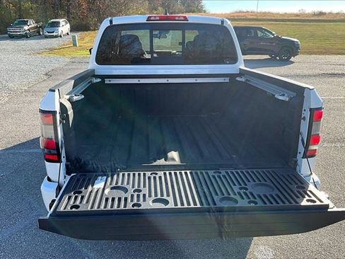 Used 2022 Nissan Frontier SV image 36