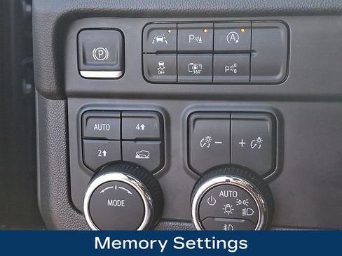 Used 2025 Chevrolet Tahoe Premier AWD/4WD image 9