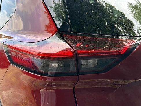 Used 2021 Nissan Rogue SV AWD/4WD image 8