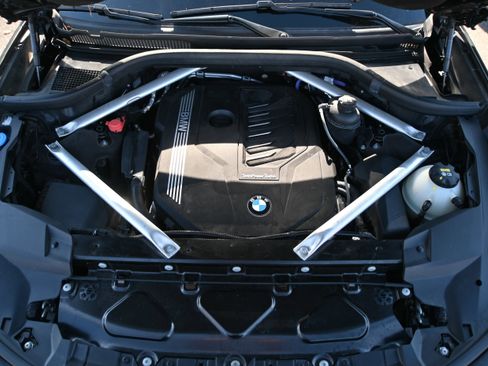 Used 2022 BMW X7 xDrive40i w/ M Sport Package image 24