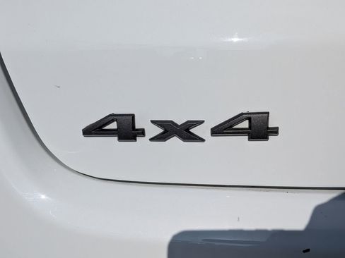 Used 2024 Jeep Compass Trailhawk image 6