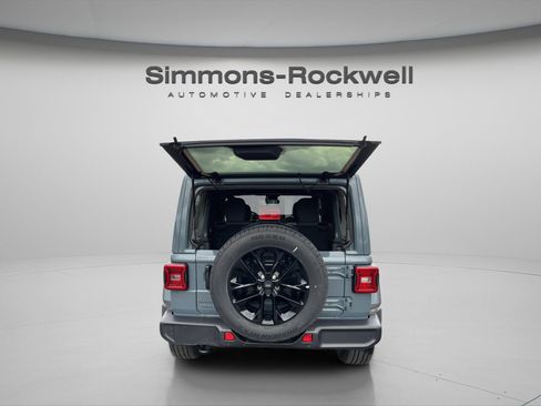 Used 2025 Jeep Wrangler Sahara w/ Safety Group image 12