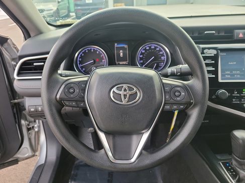 Used 2018 Toyota Camry LE image 17